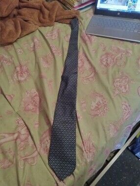 Men's Brooks Brothers "346" Pure Silk Dark Blue Geometric Pattern Neck Tie
